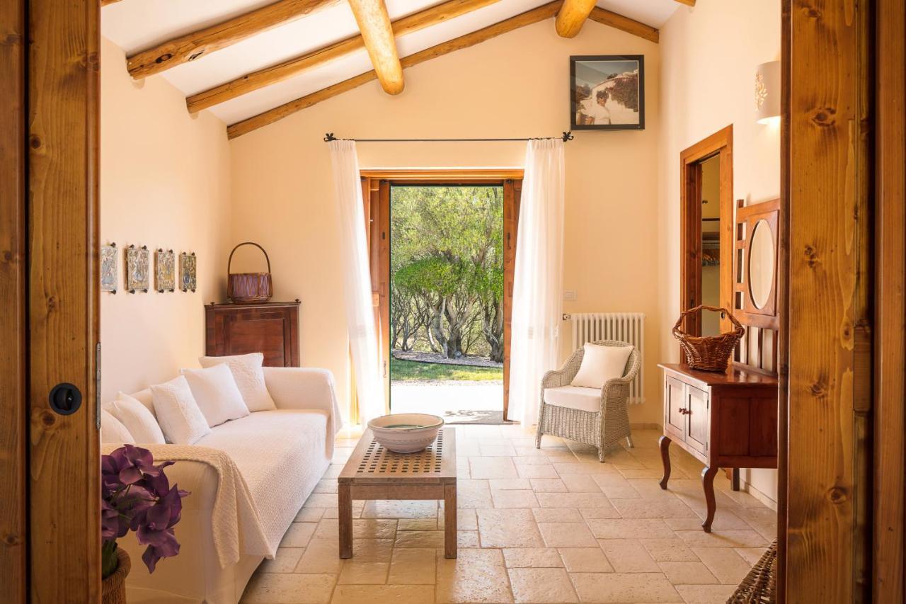 Albero Capovolto Bed and Breakfast Golfo Aranci Exteriör bild